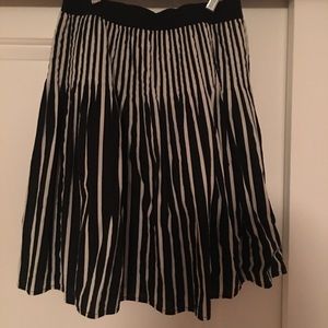 Amanda & Chelsea knee length skirt